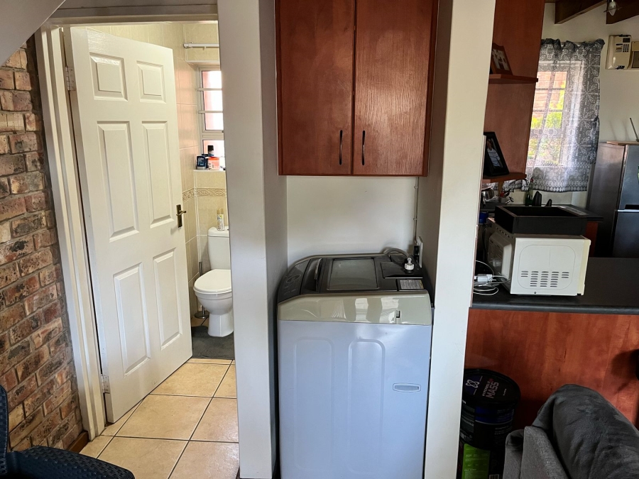 To Let 1 Bedroom Property for Rent in Walmer Eastern Cape